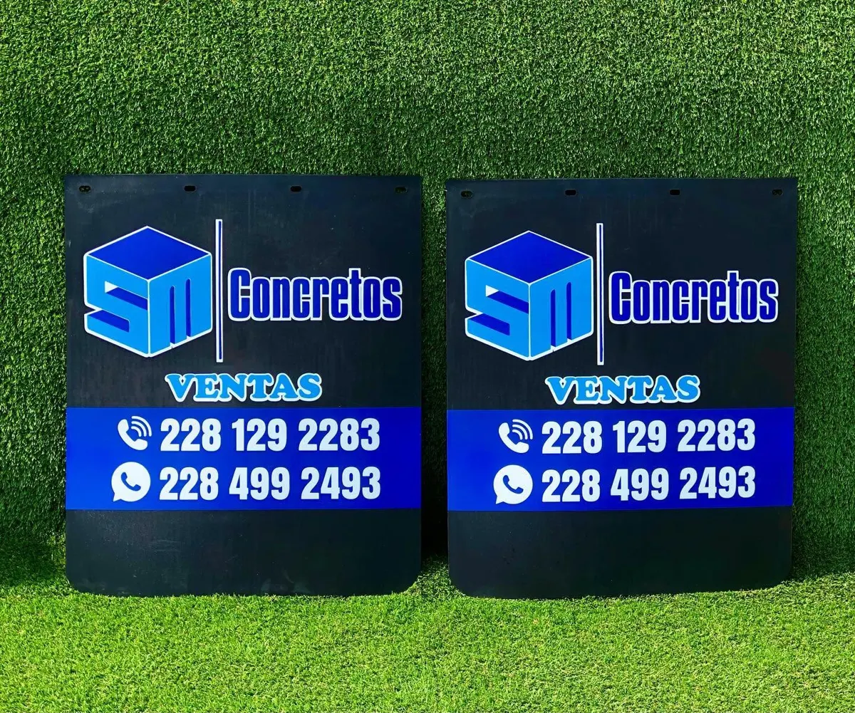 Loderas negras de concretera con logotipo azul y teléfonos de ventas con icono de WhatsApp